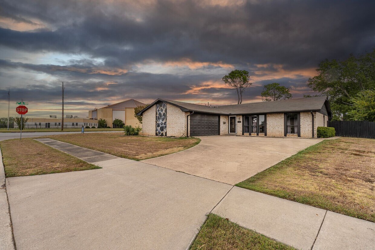 Primary Photo - Fully Furnished Rental