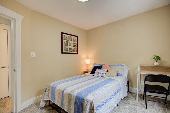 Foto del edificio - 636 Chipley Ave
