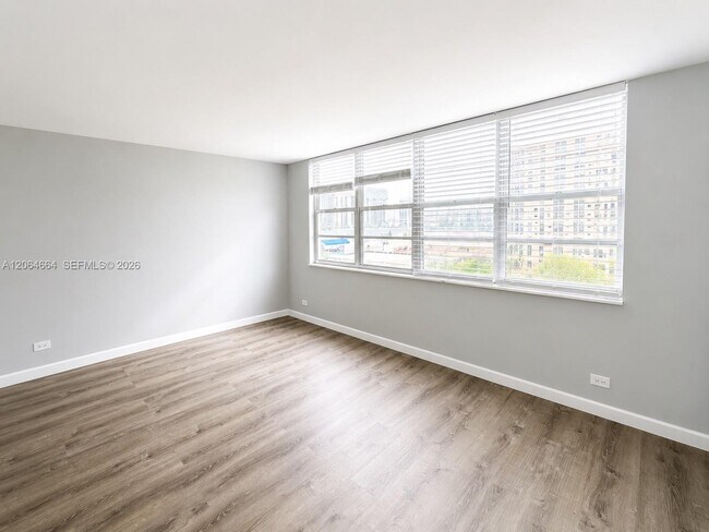 Building Photo - 250 174th St
