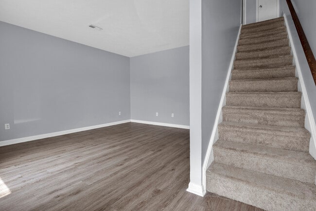 Building Photo - 5906 Aftonshire Dr