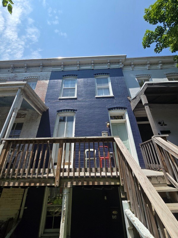 Foto del edificio - 338 S Laurel St