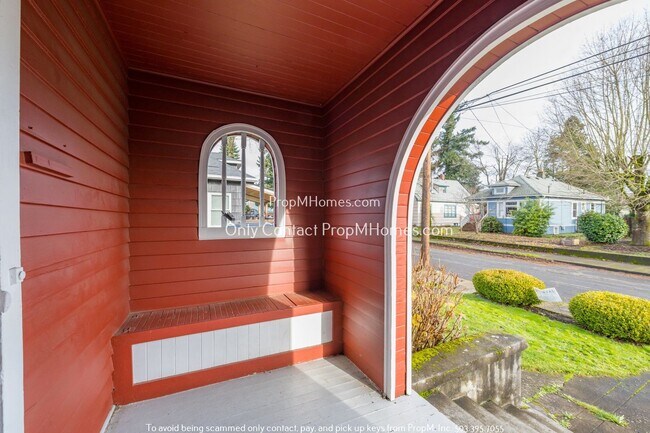 Foto del edificio - Character & Convenience: Your Montavilla D...