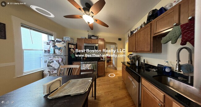 Foto del edificio - 121 Liberty Rd