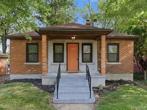 Building Photo - 404 La Plaza Ct