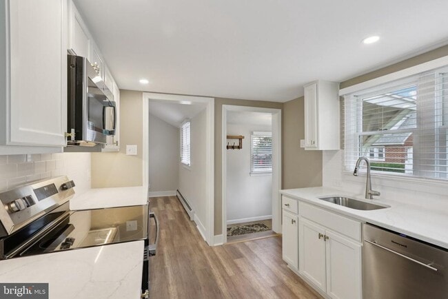 Building Photo - 2774 Woodland Ave
