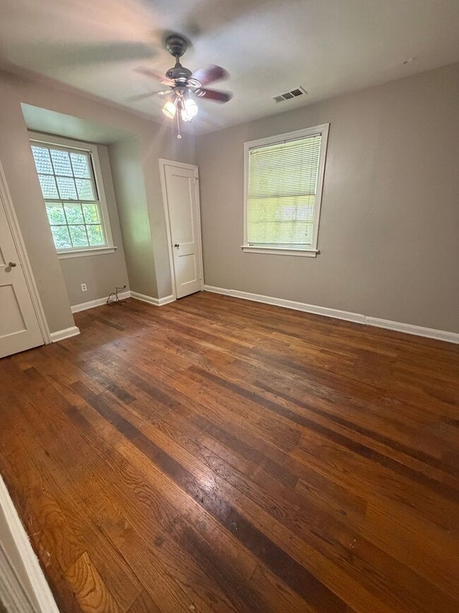 Building Photo - 2750 Mimosa St
