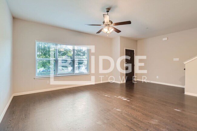 Building Photo - 1316 Lakecrest Ln