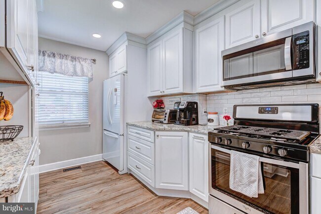 Building Photo - 994 Princeton Pl