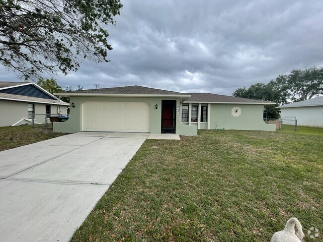 Three bedroom two bath, two car detached garage. - 247 SE Santa Barbara Pl