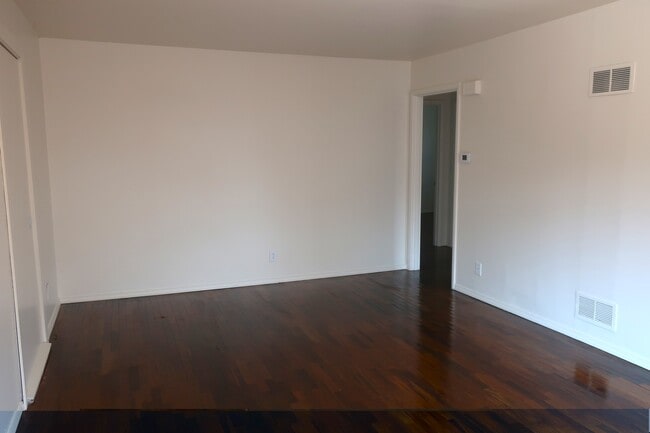 Building Photo - 711 Highland Dr