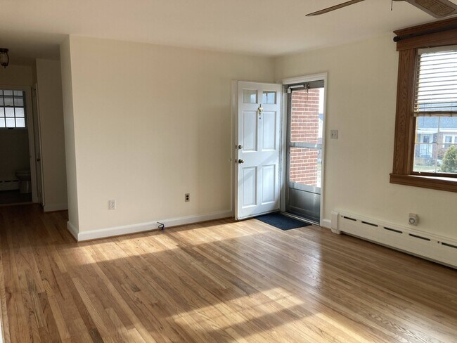 Foto del edificio - 705 Fallon Ave