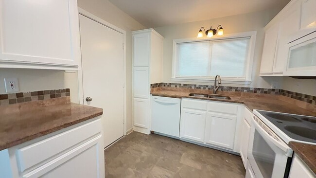 Foto del edificio - Newly upgraded 3-bedroom by City Park!