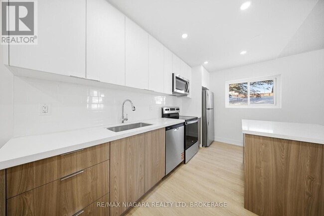 Building Photo - 23 Downes Ave