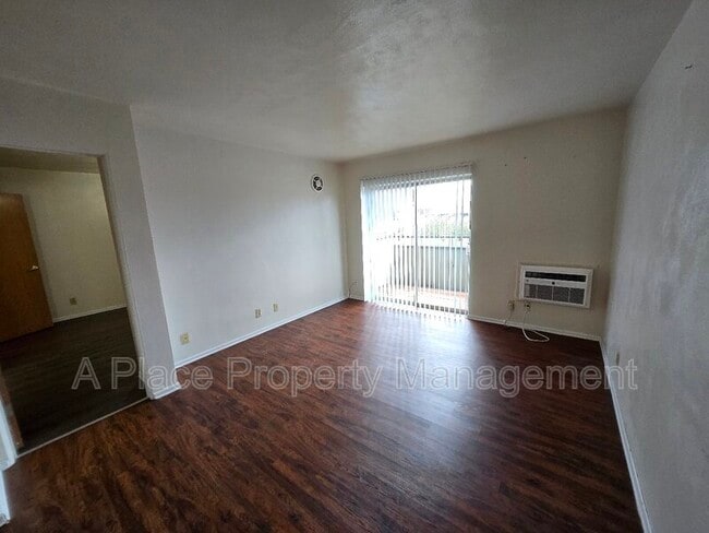 Foto del edificio - 2727 Hampton Ave