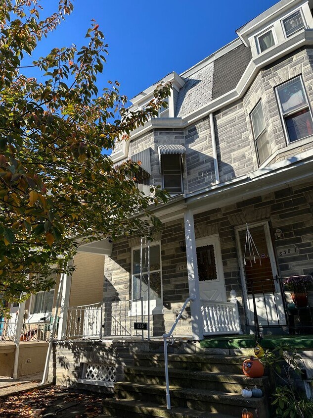 Primary Photo - Beautiful 5 bedroom 2 bath Reading home