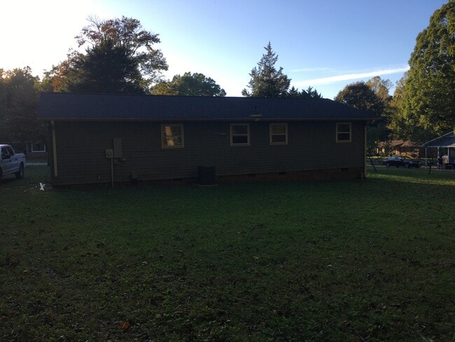 Building Photo - 623 Lancaster Rd