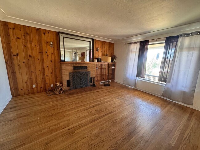 Foto del edificio - Beautiful home near UNM/CNM. 3 Bedroom 2 bath