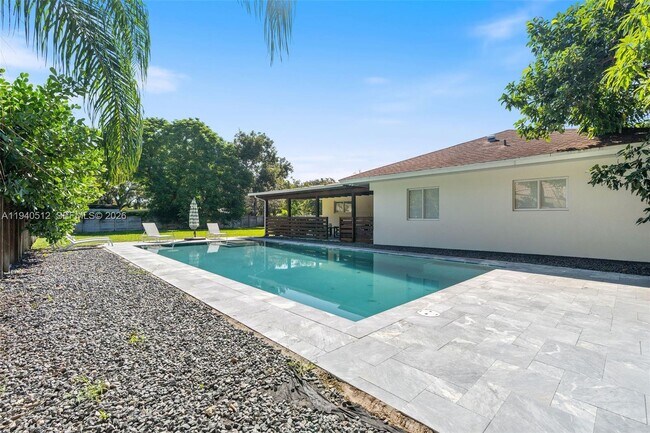 Foto del edificio - 8121 SW 97th Terrace