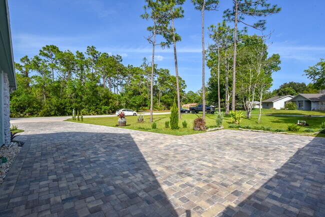 Building Photo - 213 Riverbend Rd
