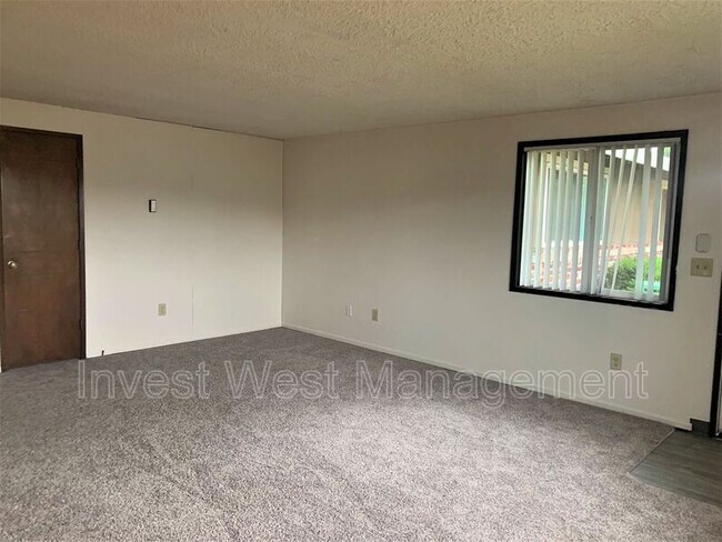 Foto del edificio - 562 NE Anderson St