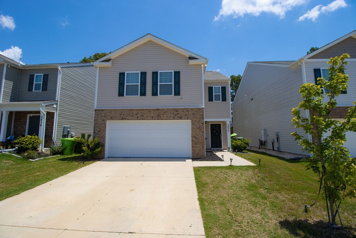 Primary Photo - Stunning 4 Bedroom, 2.5 Bath Home in Bowde...