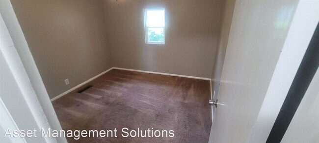 Foto del edificio - 4 br, 1.5 bath House - 4316 N Libby Avenue