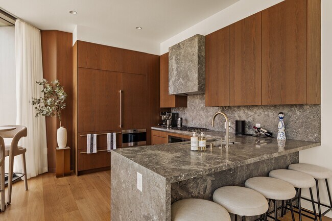 Foto del edificio - 211 Elm Ct