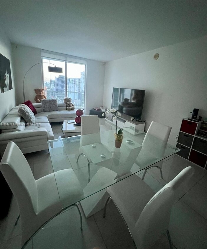 Foto del edificio - 185 SW 7th St