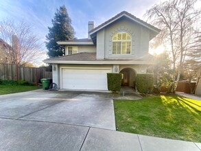 Building Photo - 113 Blaisdell Way