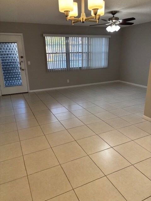 Vista de la sala de estar - 850 SW 133rd Ter