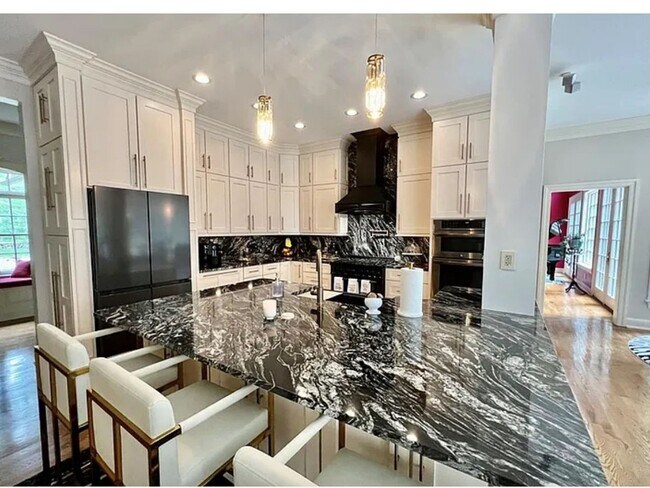Foto del edificio - 5 Bedroom Single Family Home in Daniels