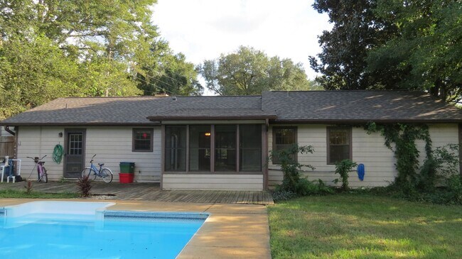 Building Photo - Pool Home in Killearn Acres