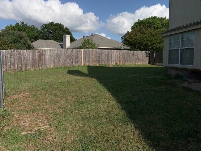 Foto del edificio - 704 Inglewood Trail