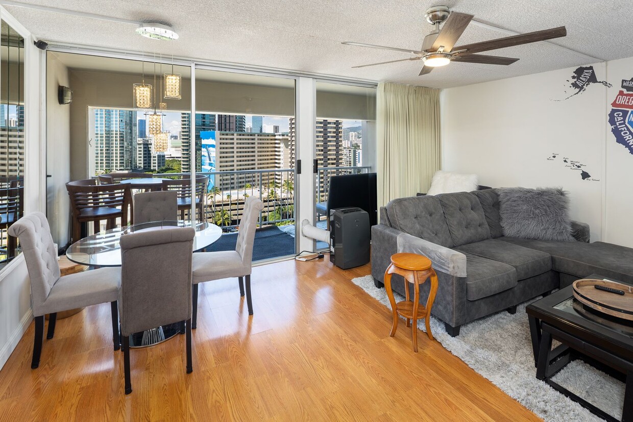 Keoni Ana in Waikiki - 2 Bedroom 1.5 Bath and 2 Parking Stalls! - Keoni Ana in Waikiki - 2 Bedroom 1.5 Bath and 2 Parking Stalls!