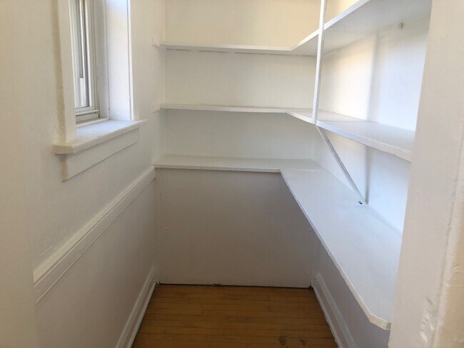 Foto del edificio - 3041 W George St