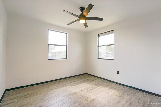 Foto del edificio - 3903 E Lopez Dr
