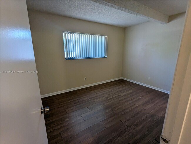 Building Photo - 1025 S Flagler Ave