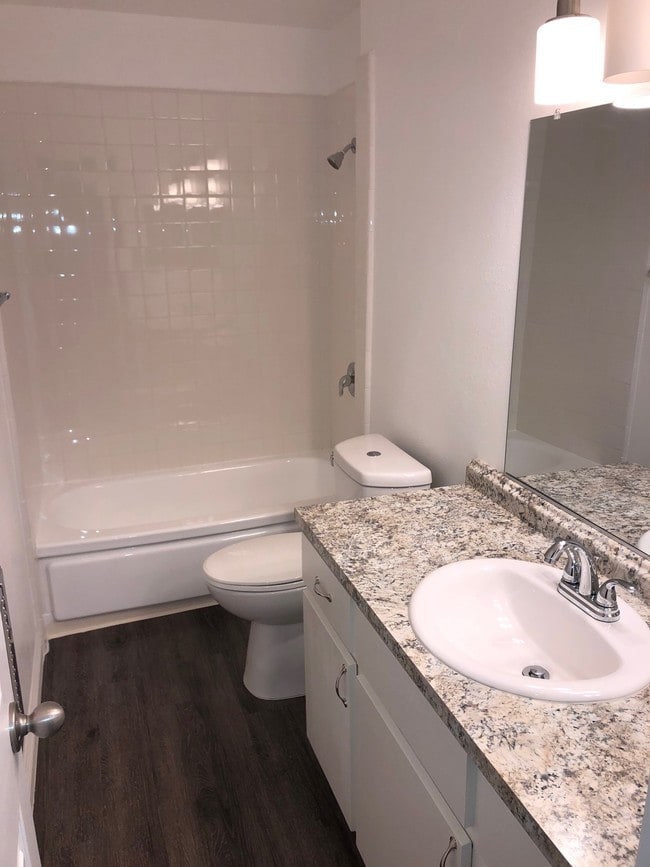 3 bdrm - main bath - Villa Royale Apartments