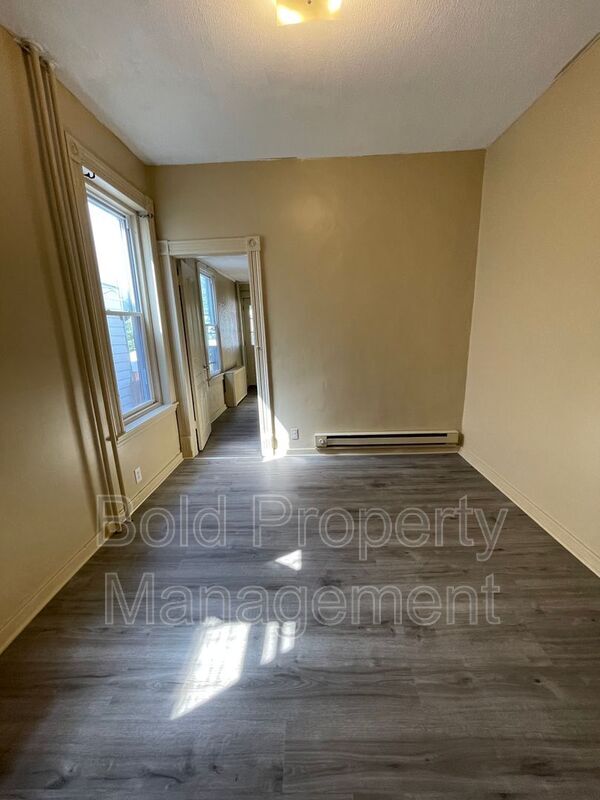 Building Photo - 1368 Perkiomen Ave