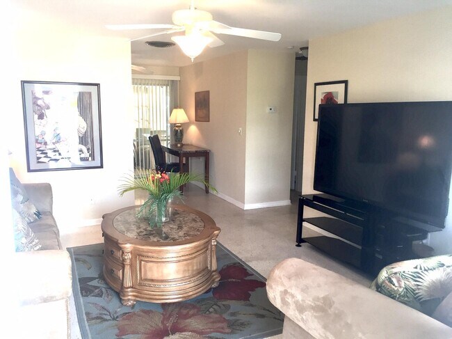 Building Photo - 119 SE Sailfish Ln