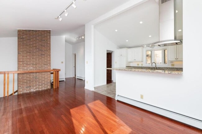 Building Photo - 200 Bent Tree Rd