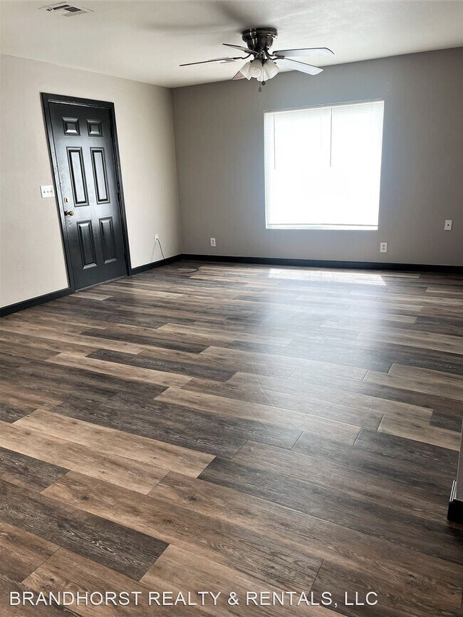 Building Photo - 3 br, 1 bath House - 616 N Custer #2 (upper)