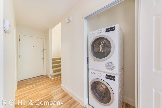 Building Photo - 1339 Montego