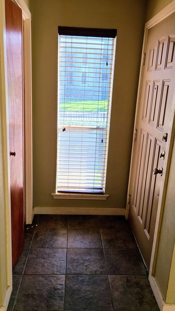 Foto del edificio - 2450 Wickersham Ln