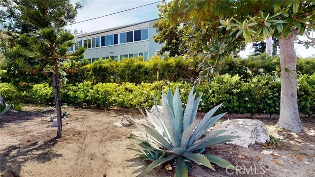 Building Photo - 635 Paseo De La Playa