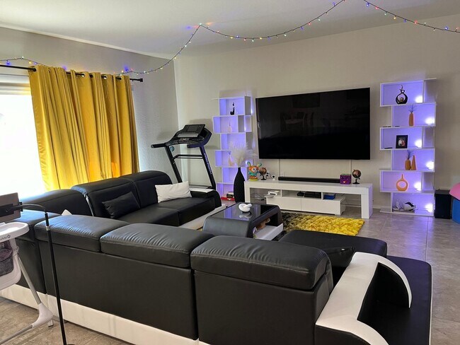 Foto del edificio - 4 Bedroom 2.5 Bathroom 2 Story Single Family Home