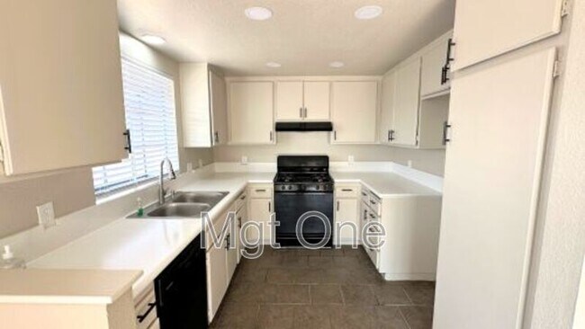 Foto del edificio - 15763 Paine St