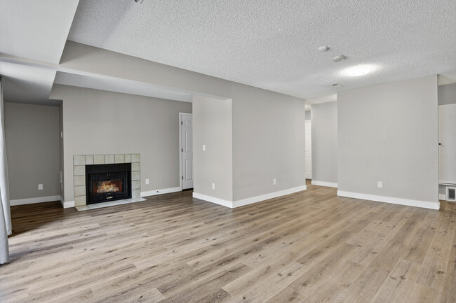 Building Photo - 6435 S Dayton St