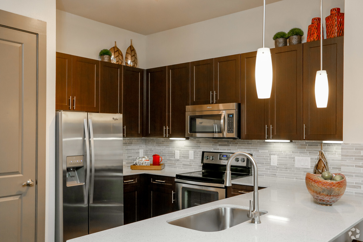 Kitchen - Pearl Woodlake