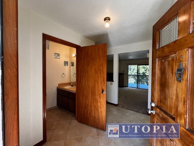 Building Photo - Charming Santa Cruz Townhouse: 3 Beds, 2.5 Baths with Private Patio, Spacious Layout, and Prime L...